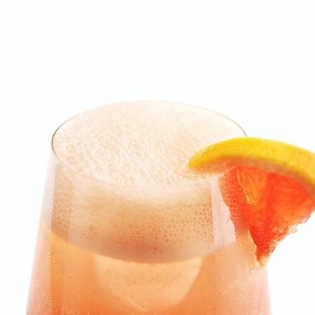 Le Meridien Джедда Экстерьер фото A glass of pink grapefruit soda