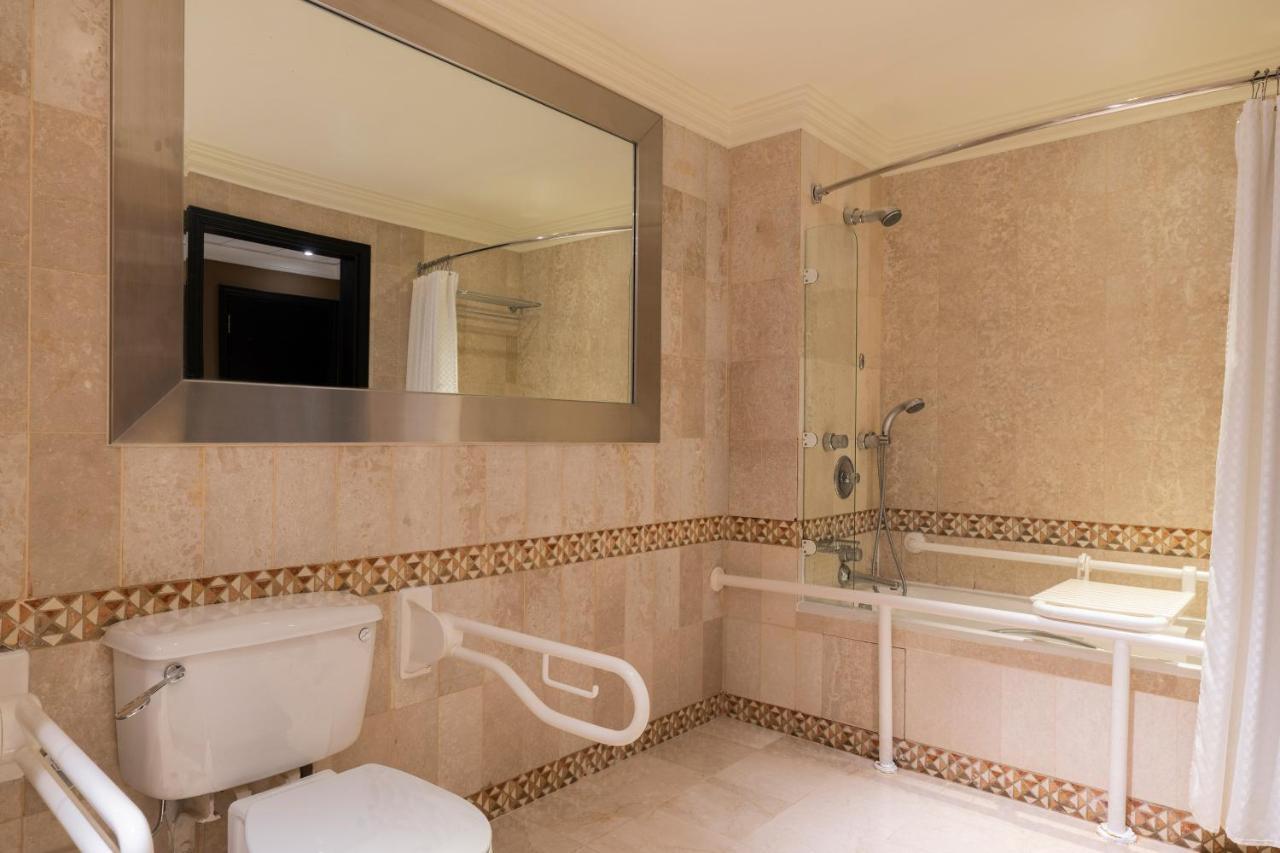 Le Meridien Джедда Экстерьер фото Bathroom