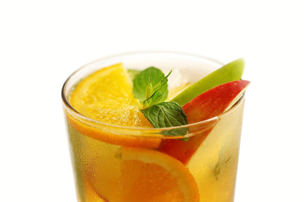 Le Meridien Джедда Экстерьер фото A glass of fruit punch