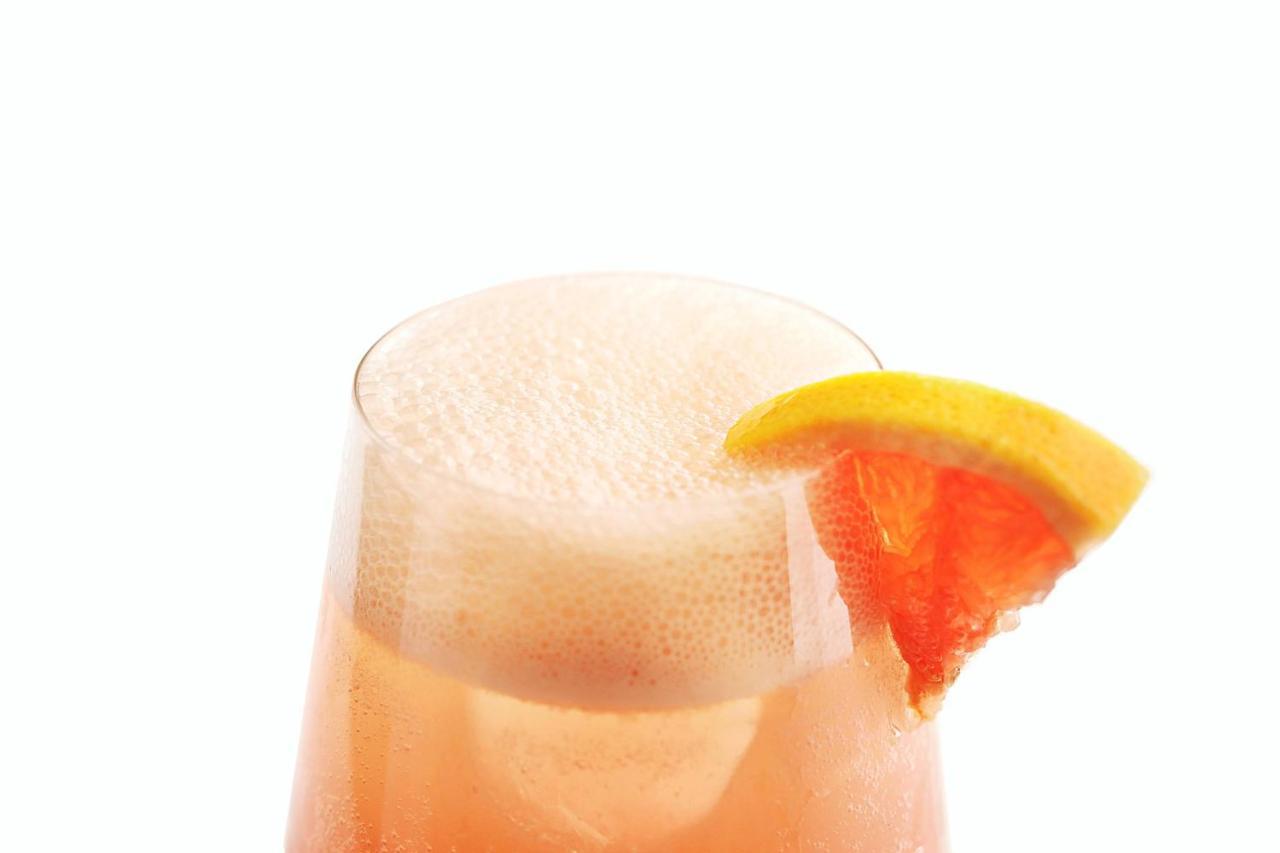 Le Meridien Джедда Экстерьер фото A glass of pink grapefruit soda