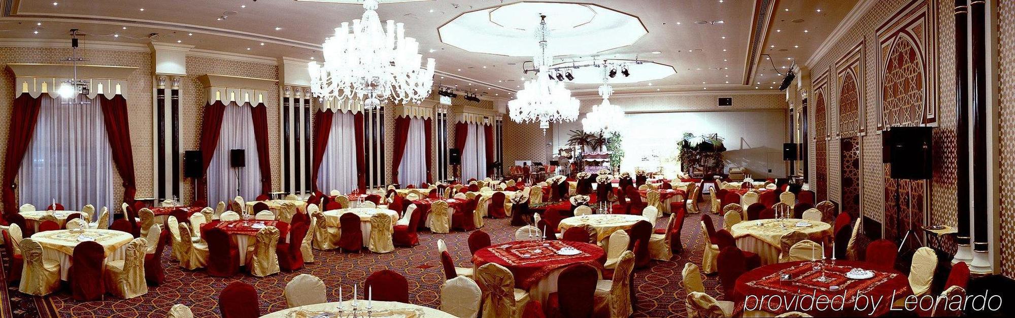 Le Meridien Джедда Ресторан фото A banquet hall