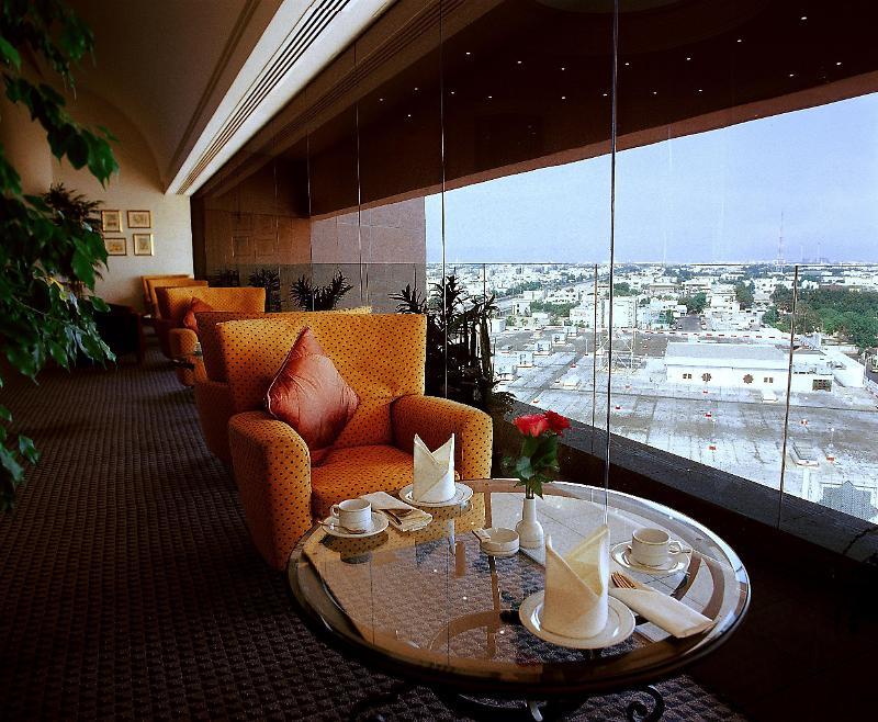 Le Meridien Джедда Экстерьер фото The lounge at the airport