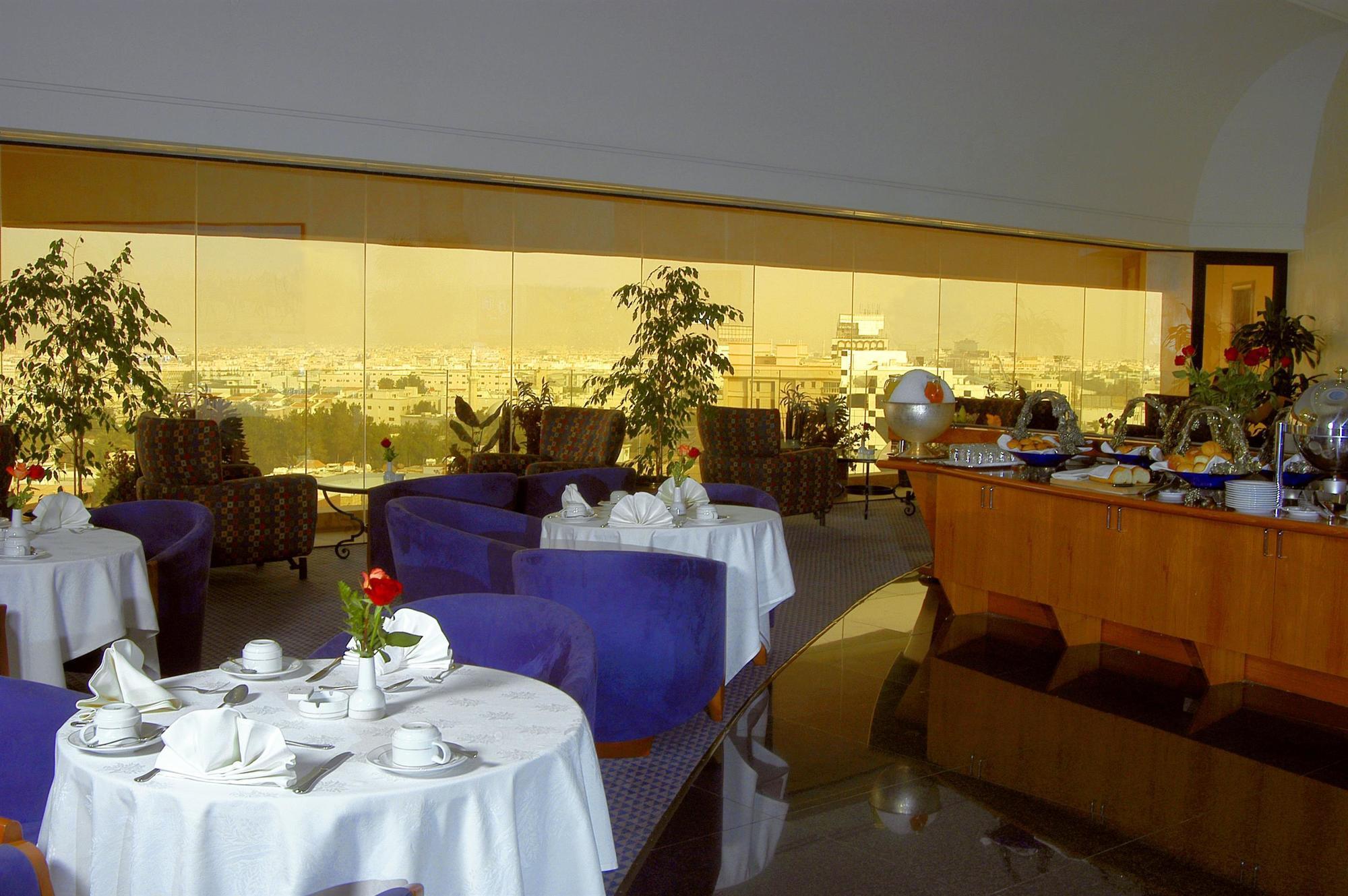 Le Meridien Джедда Экстерьер фото The restaurant