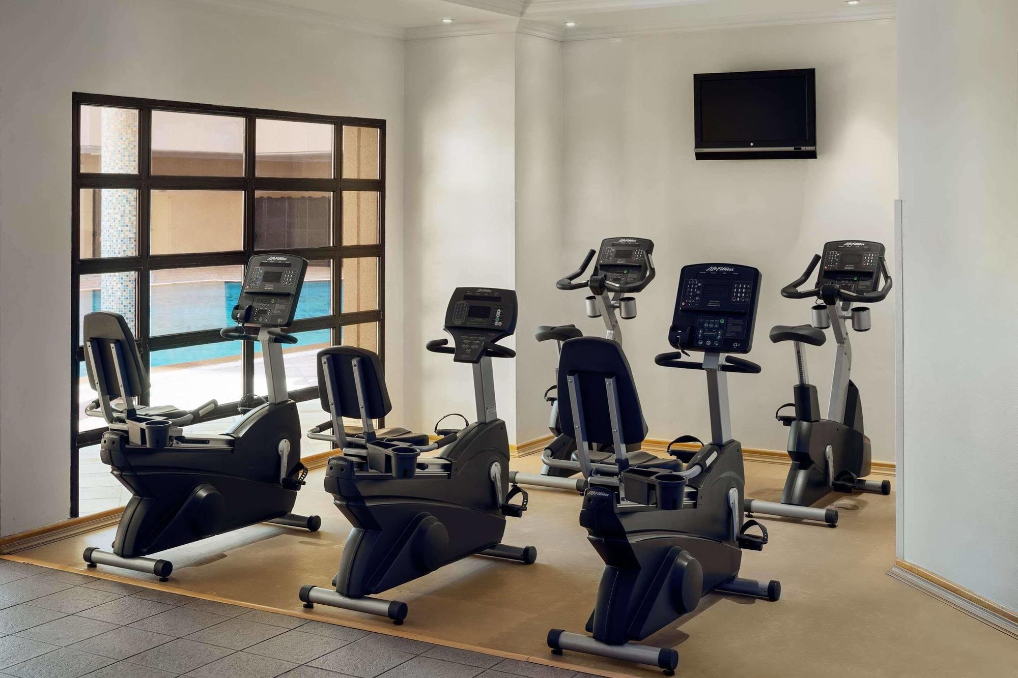 Le Meridien Джедда Экстерьер фото Recumbent bikes