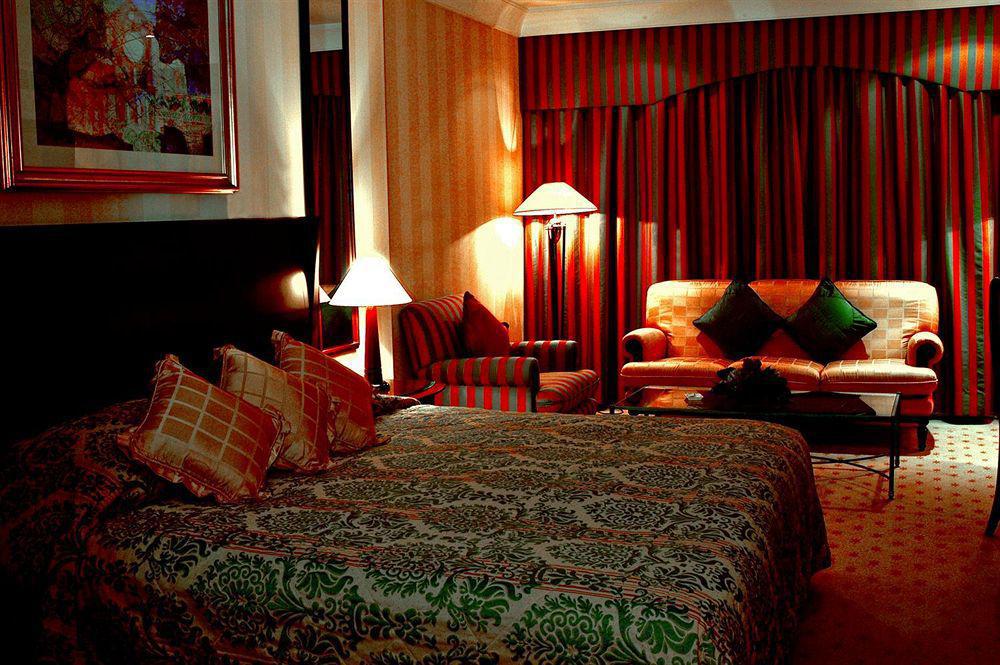 Le Meridien Джедда Экстерьер фото A bedroom at the hotel